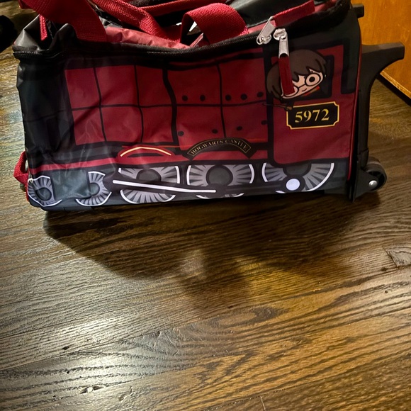 Harry Potter kid’s rolling suitcase. - Picture 3 of 3